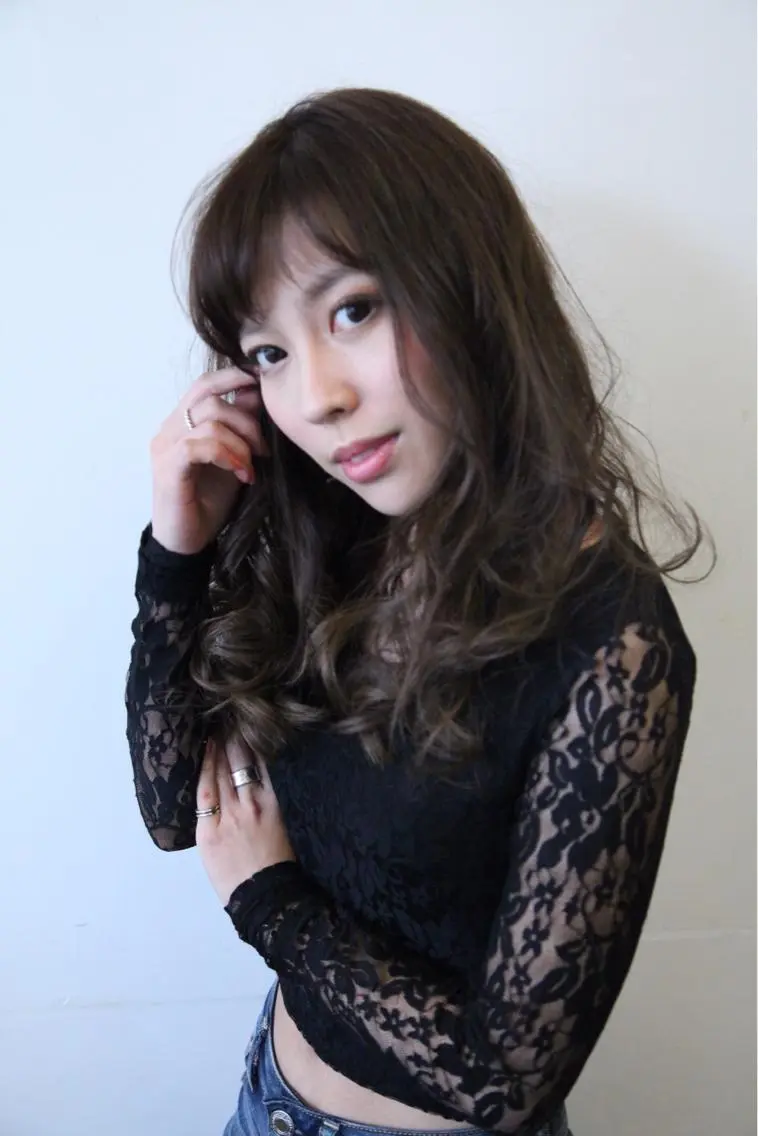 ロング シールエクステ エクステ ハイライト 縮毛矯正 トリートメント 荒木 ユウのヘアスタイル