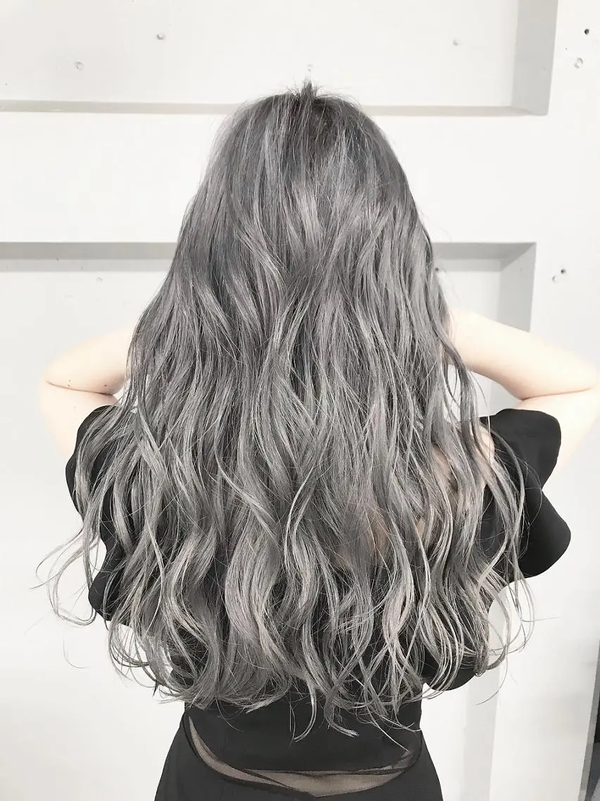 ロング ボブ 斜めバング 外国人風カラー 伸ばしかけ ハイライト ＿WHITE鳳店 アンダーバーホワイトのヘアスタイル