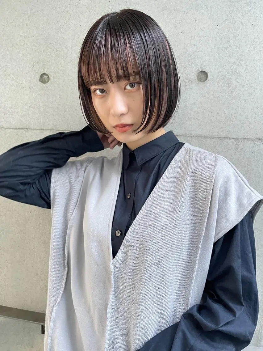 ショート 顔まわりレイヤー デザインカットのヘアスタイル