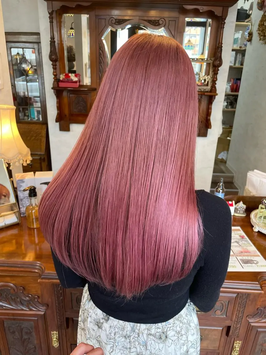 ミディアム カラー ブリーチ デザインカラー ハイトーンカラー イルミナカラー インナーカラー まつお ゆいのヘアスタイル