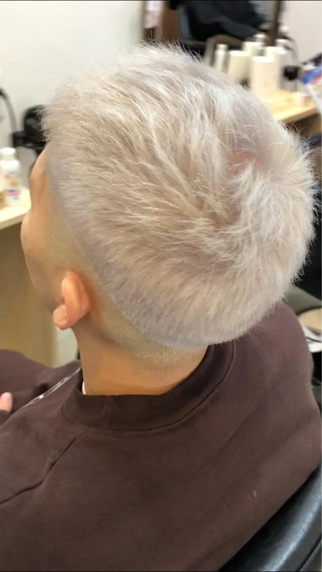 ショート ヘアカラー 山口 晃也のヘアスタイル