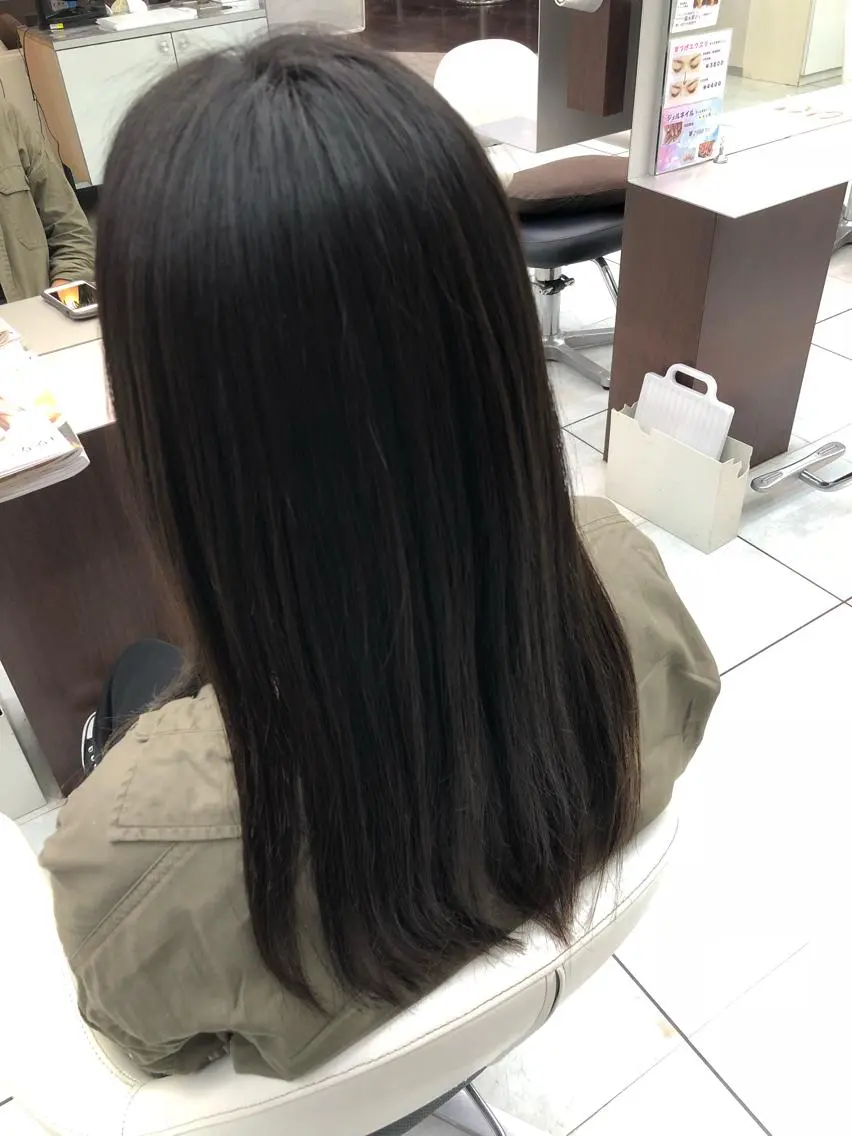 セミロング くせ毛 岩崎 裕司のヘアスタイル