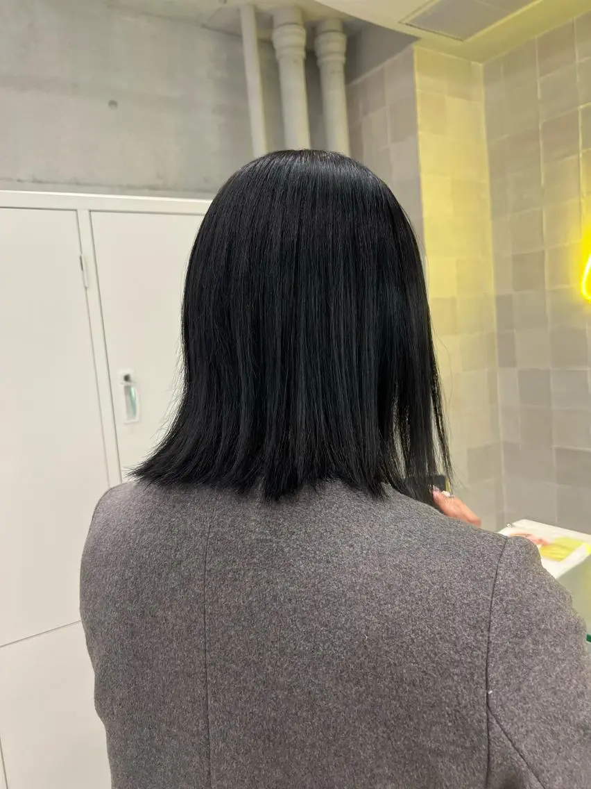 ミディアム カラー 黒髪 ブルーカラー ブルーブラック 韓国ヘア☁️ mitsukiのヘアスタイル