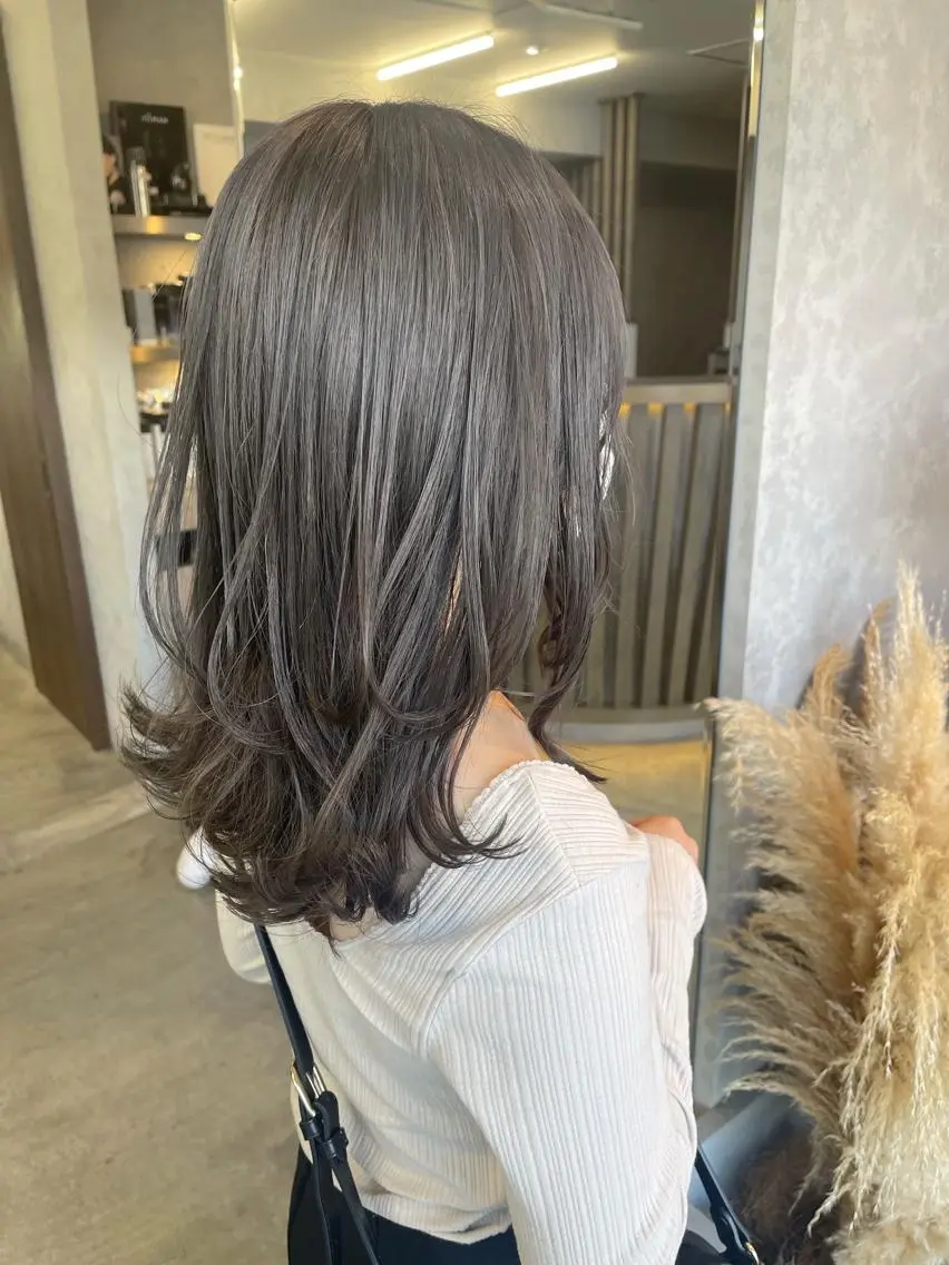 ミディアム カラー グレージュ くびれヘア ダブルカラー /まつ毛パーマ🎀のヘアスタイル