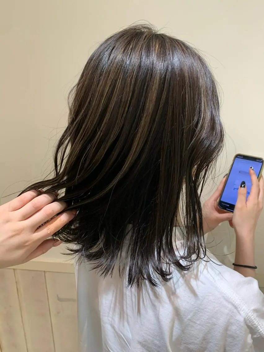 ミディアム カラー ブリーチ ハイライトカラー ハイライト 💖クボ モモ💖のヘアスタイル