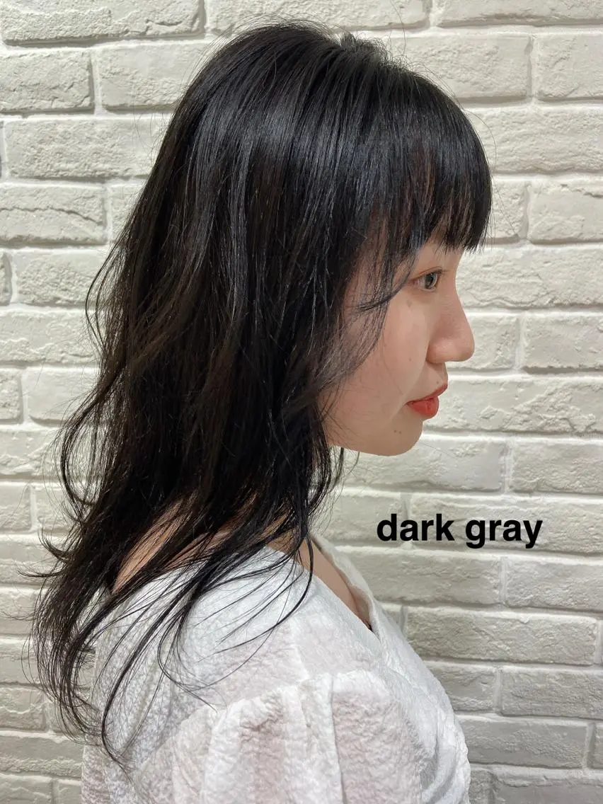セミロング カラー merc.🌿💚 八幡真衣のヘアスタイル