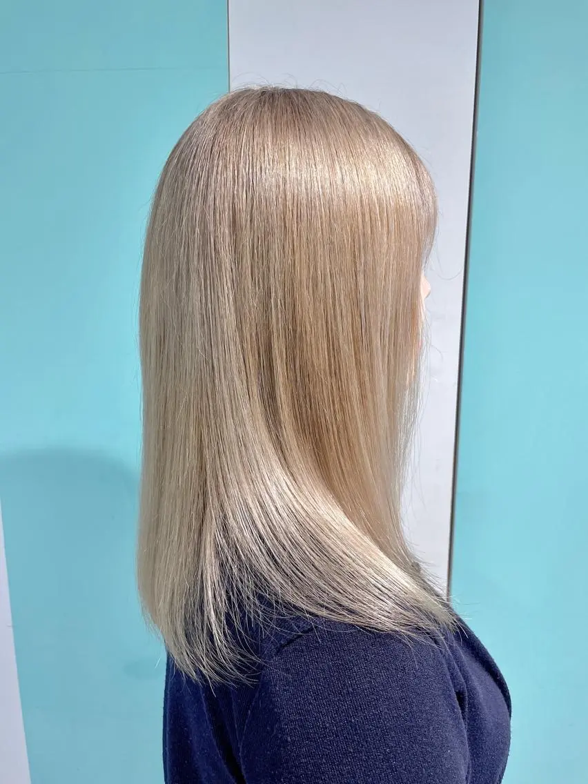 セミロング ヘアカラー 原 千景のヘアスタイル