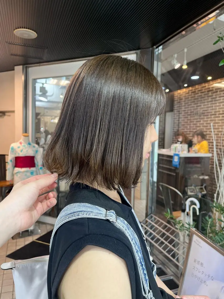 ロング カラー ベージュカラー 黒髪 ブリーチ ブルーカラー ブルーブラック 韓国×ワンホン 🩶🎀honokaのヘアスタイル