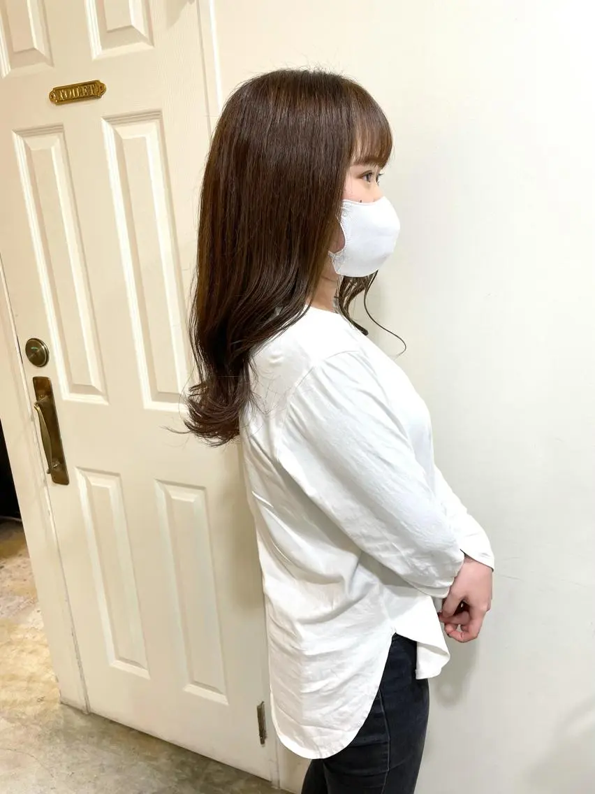 セミロング カラー ベージュカラー カット ヘアカラー トリートメント MIOベージュカラー 柔らかいカラーのヘアスタイル