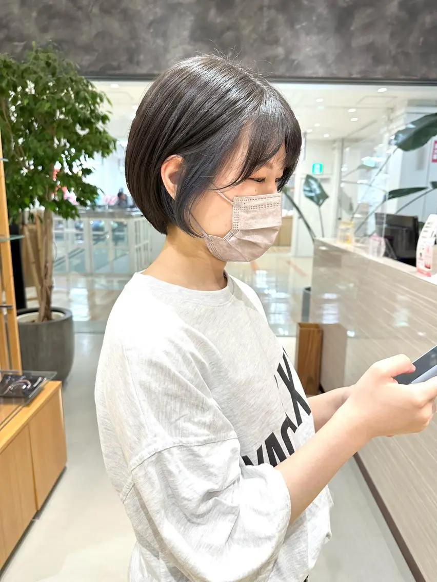 ショート カラー 丸みショート イヤリングカラー ショートヘア NAKAHARA TSUKUSHIのヘアスタイル