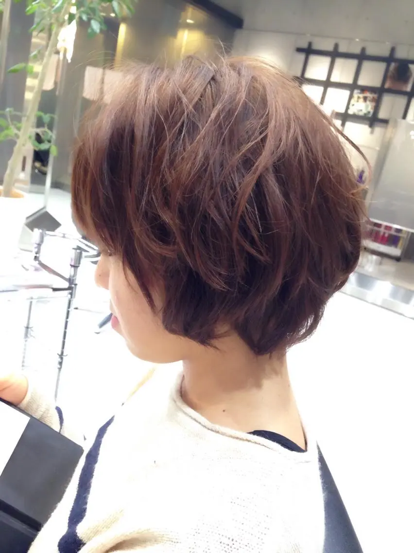 ショート パーマ ショートヘア 片山千晴✨ツヤ髪カラ ー✨レイヤーカット✨のヘアスタイル