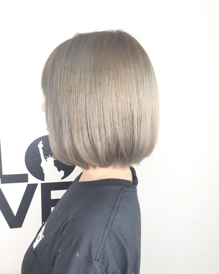 ミディアム カラー ベージュカラー ハイトーンカラー ホワイトベージュ ✂️小顔カット✂️ 山本有紀のヘアスタイル