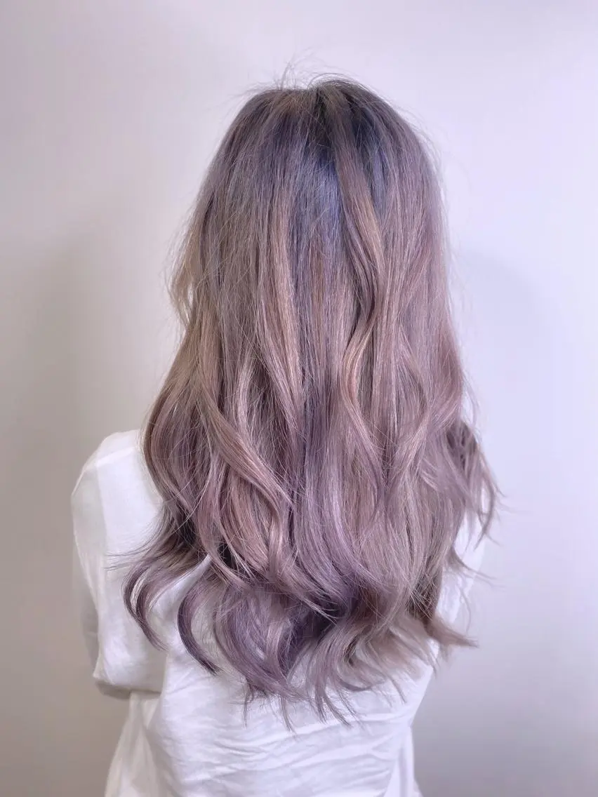 ロング カラー ヘアアレンジ ブロンド グラデーションカラー パープルカラー シルバー ホワイトブロンド カット ヘアカラー トリートメント Luzir⭐︎ GEN⭐︎のヘアスタイル