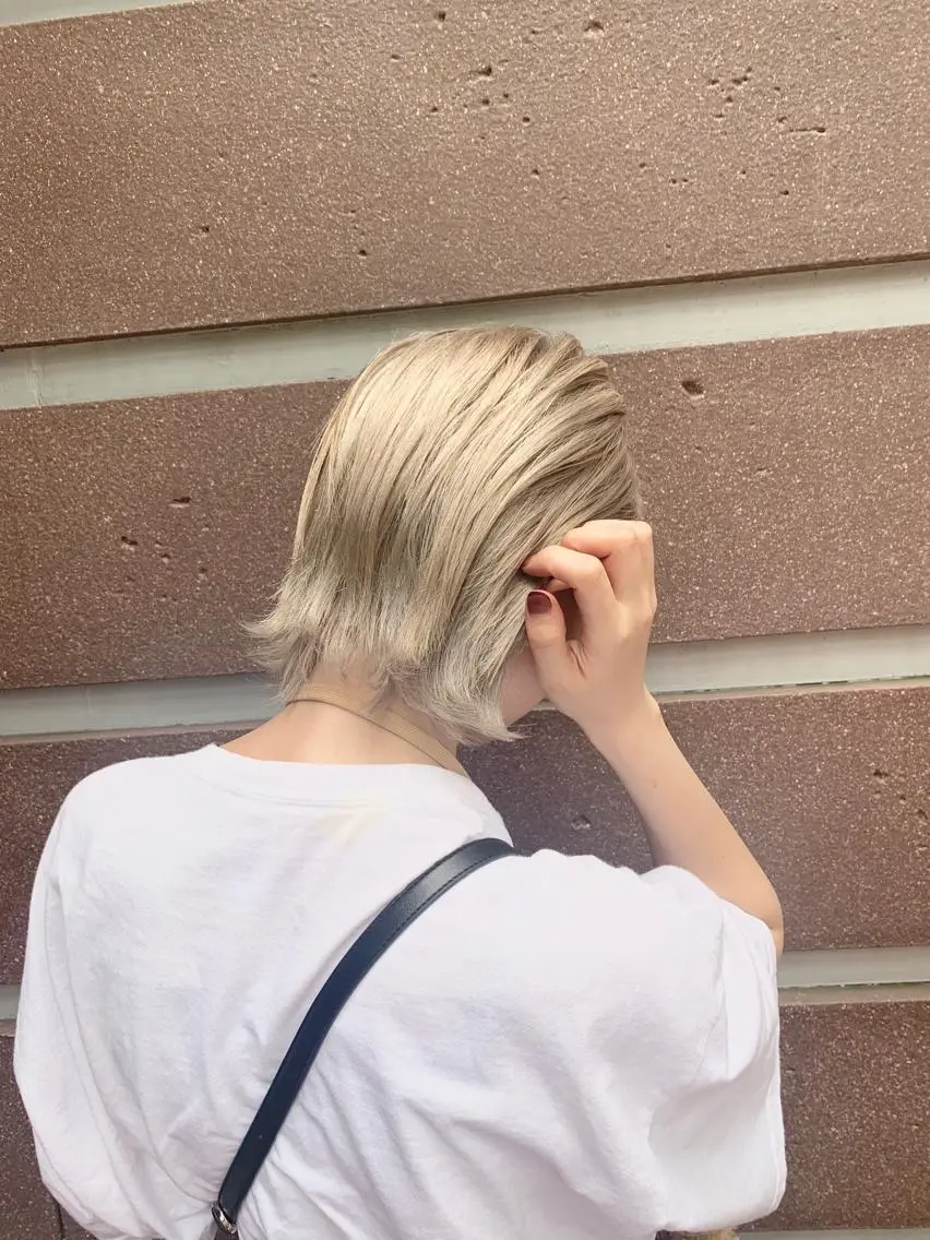 ショート カラー leben serikaのヘアスタイル