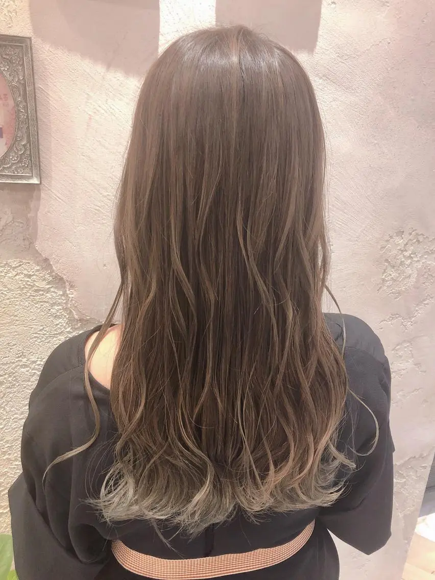 セミロング アッシュ カット ヘアカラー トリートメント 代表山口ひな 髪質改善のプロのヘアスタイル