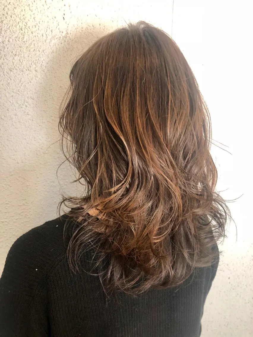 セミロング 白髪に寄り添う美容師 オギノミワコですのヘアスタイル