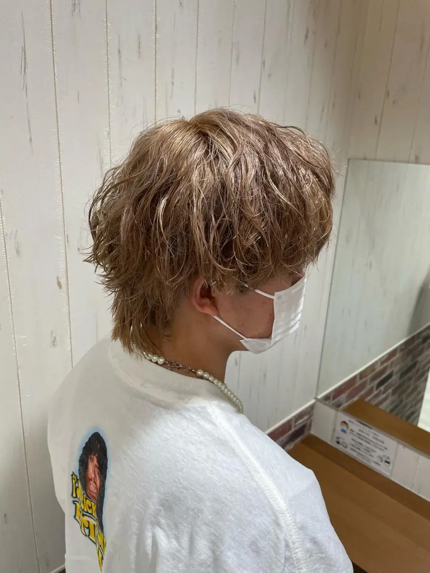 ショート カラー メンズ メンズブリーチ メンズハイライト メンズインナーカラー ブリーチ ケアブリーチ ヘアカラー 中嶋 紘夢のヘアスタイル