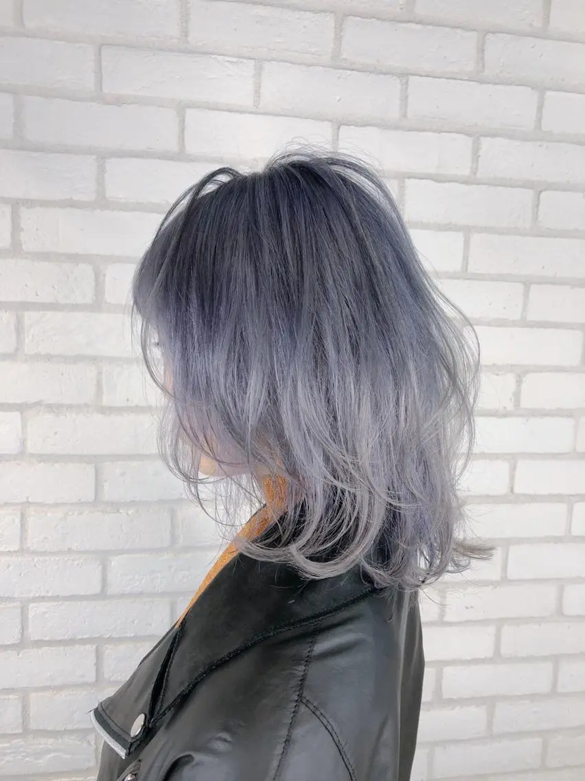 ミディアム カラー 小島 侑衣のヘアスタイル