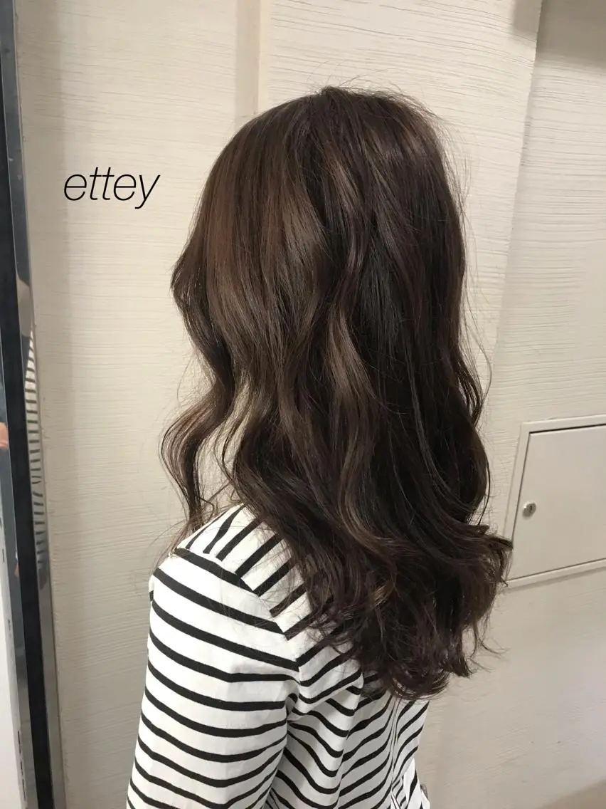 カラー ハイライトカラー カット 磧本 祐里恵のヘアスタイル