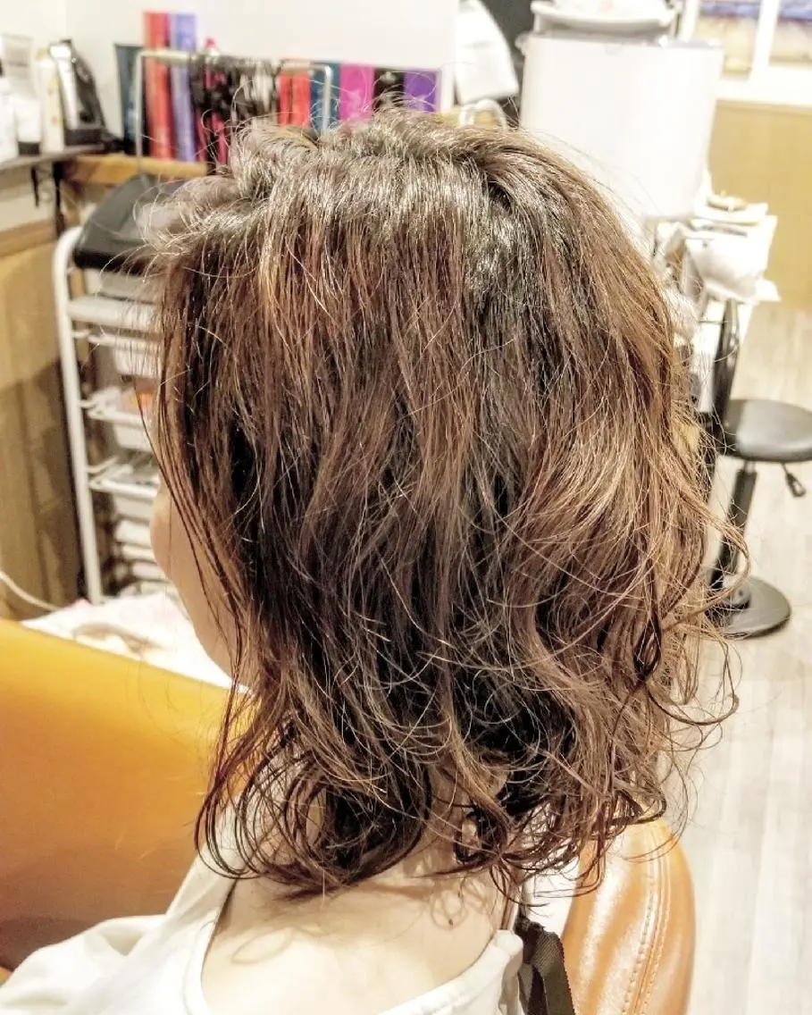 ミディアム パーマ ミディアムパーマ 外国人風カラー レイヤーカット カット パーマ spa hair ark 富井直美のヘアスタイル