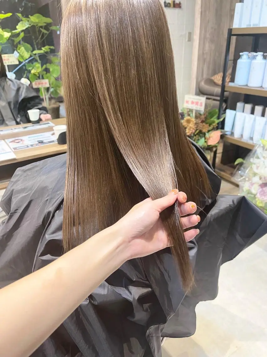 ロング カラー ベージュカラー ブリーチ 髪質改善で 憧れの潤艶美髪にのヘアスタイル