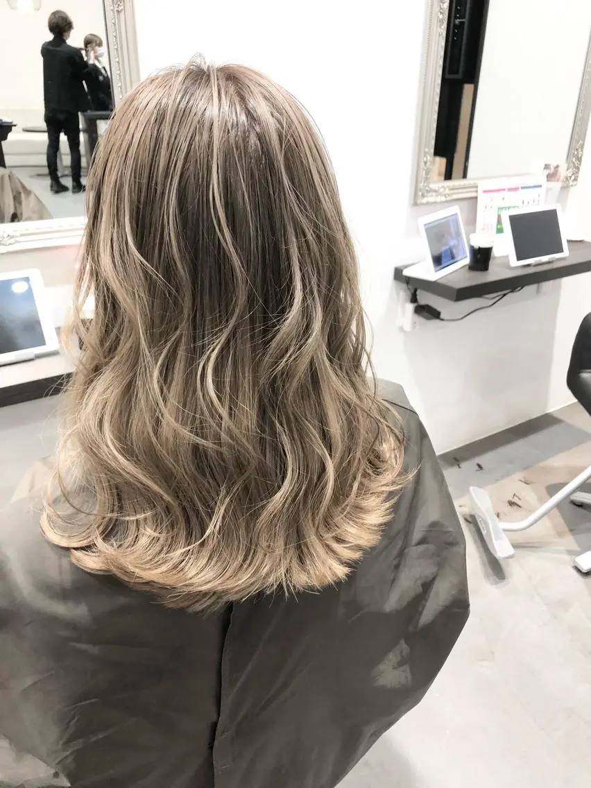 ミディアム カラー ヘアカラー LOOP hairのヘアスタイル