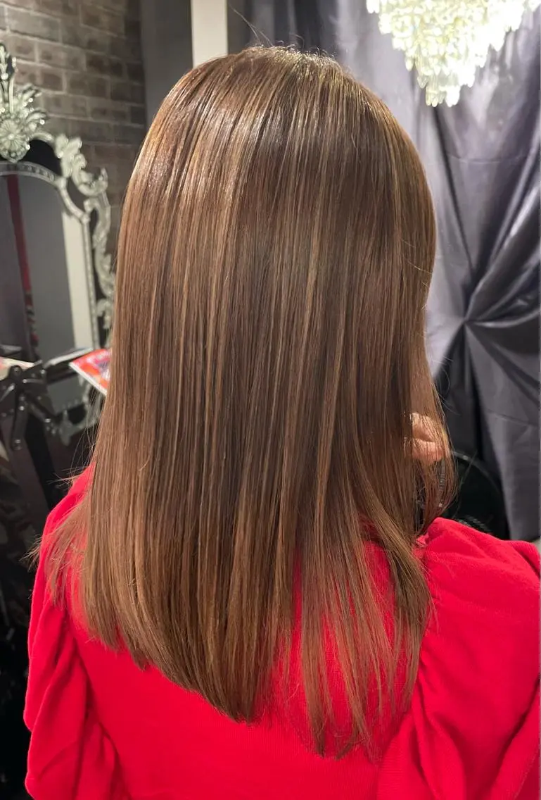 セミロング ハイライト レイヤーカット ヘアカラー 五十嵐 舞のヘアスタイル