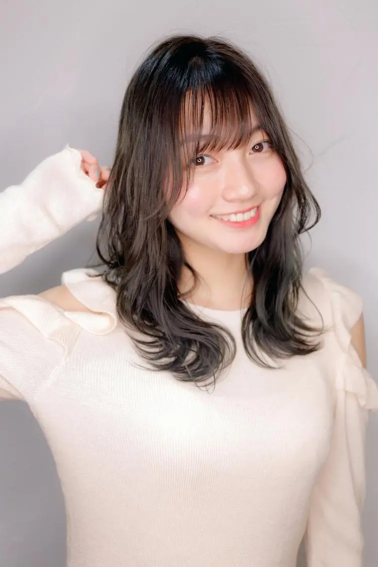 ミディアム カット 縮毛矯正 浅香 美加のヘアスタイル