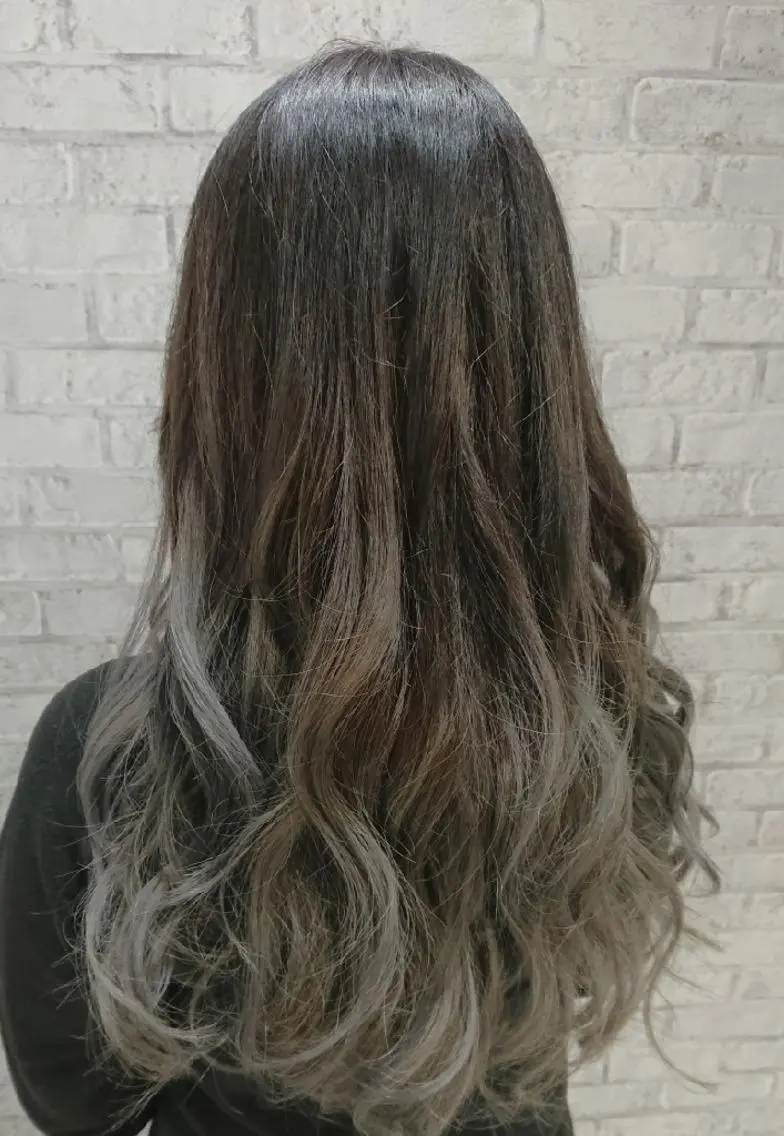 セミロング カラー ヘアアレンジ グラデーションカラー グレージュ カット ヘアカラー トリートメント 秋山 幸太のヘアスタイル
