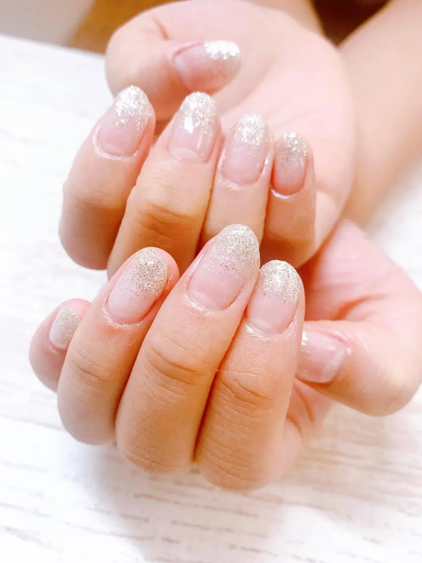 ネイル グラデーション ラメ(グリッター) ラメグラデーション シルバー ハンドネイル Story nail Sakuraのネイルデザイン