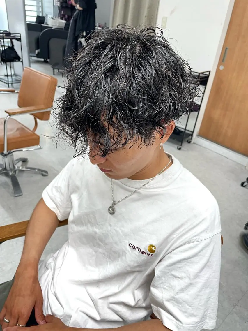 パーマ ヘアアレンジ メンズ メンズブリーチ メンズハイライト メンズインナーカラー メンズパーマ 波巻きパーマ カット パーマ トリートメント 🌷FUKA🌷 まろやかハイトーンのヘアスタイル