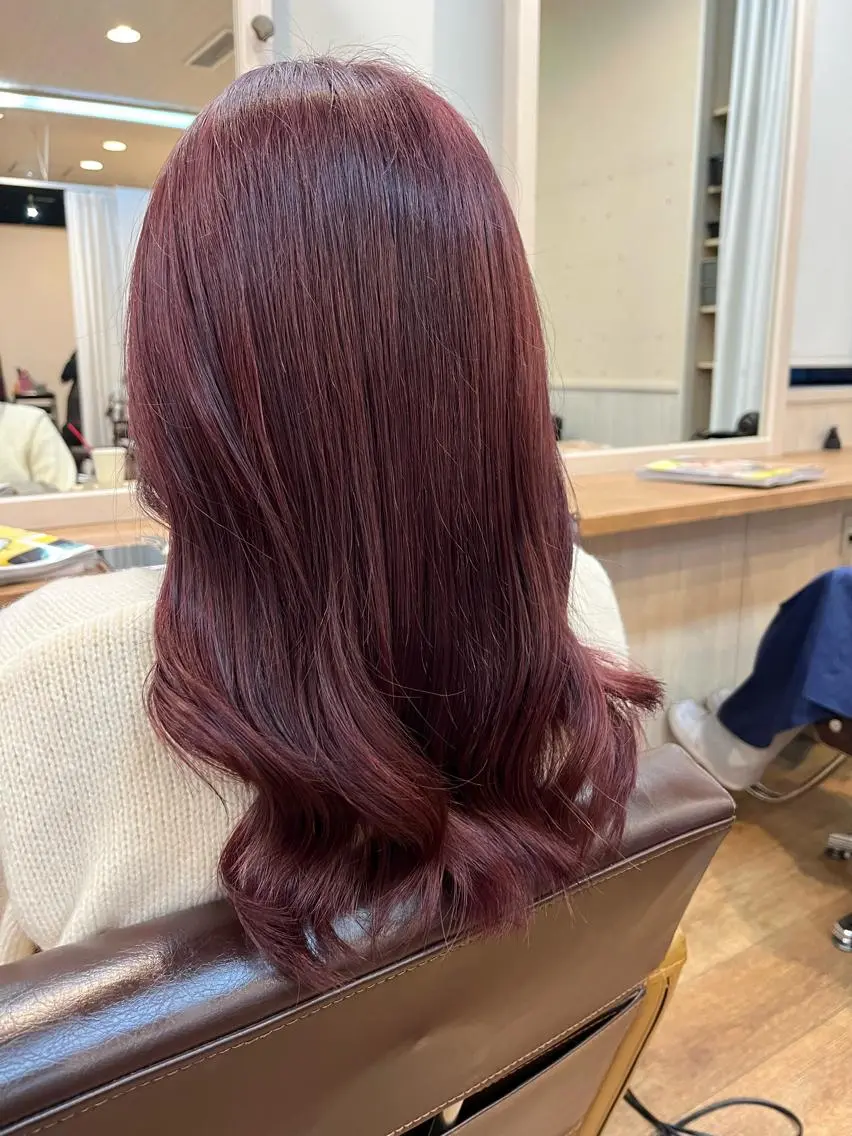 ミディアム カラー レッドカラー バイオレットカラー くびれヘア NUMBER 天王寺 🌼yuriのヘアスタイル