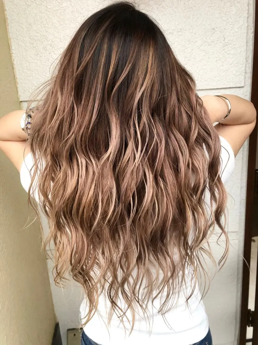 ロング カラー バレイヤージュ グラデーションカラー レイヤーカット レイヤーカット匠 イソザキノリユキのヘアスタイル