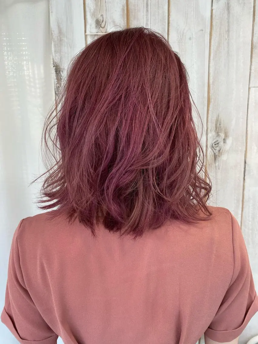 ミディアム カラー ヘアアレンジ カシス ピンクカラー 福壽 優奈のヘアスタイル