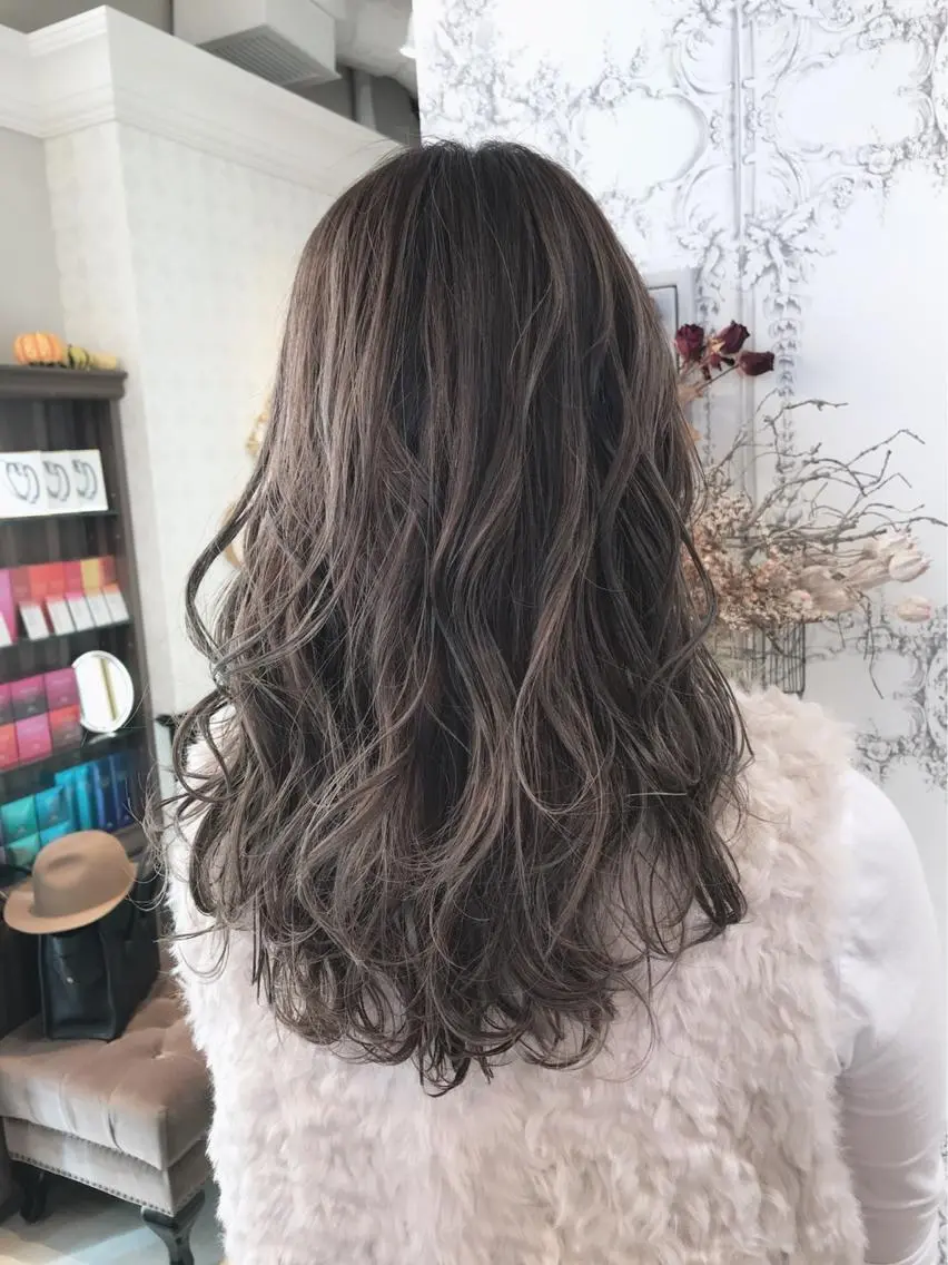 セミロング ハイライト ヘアカラー トリートメント 小濱 ありすのヘアスタイル