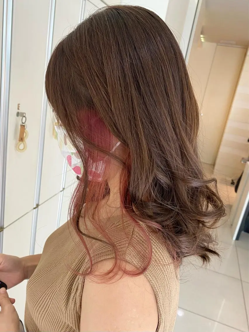 セミロング カラー インナーカラー ピンクカラー 有馬ミク🌈 似合わせ美容師のヘアスタイル