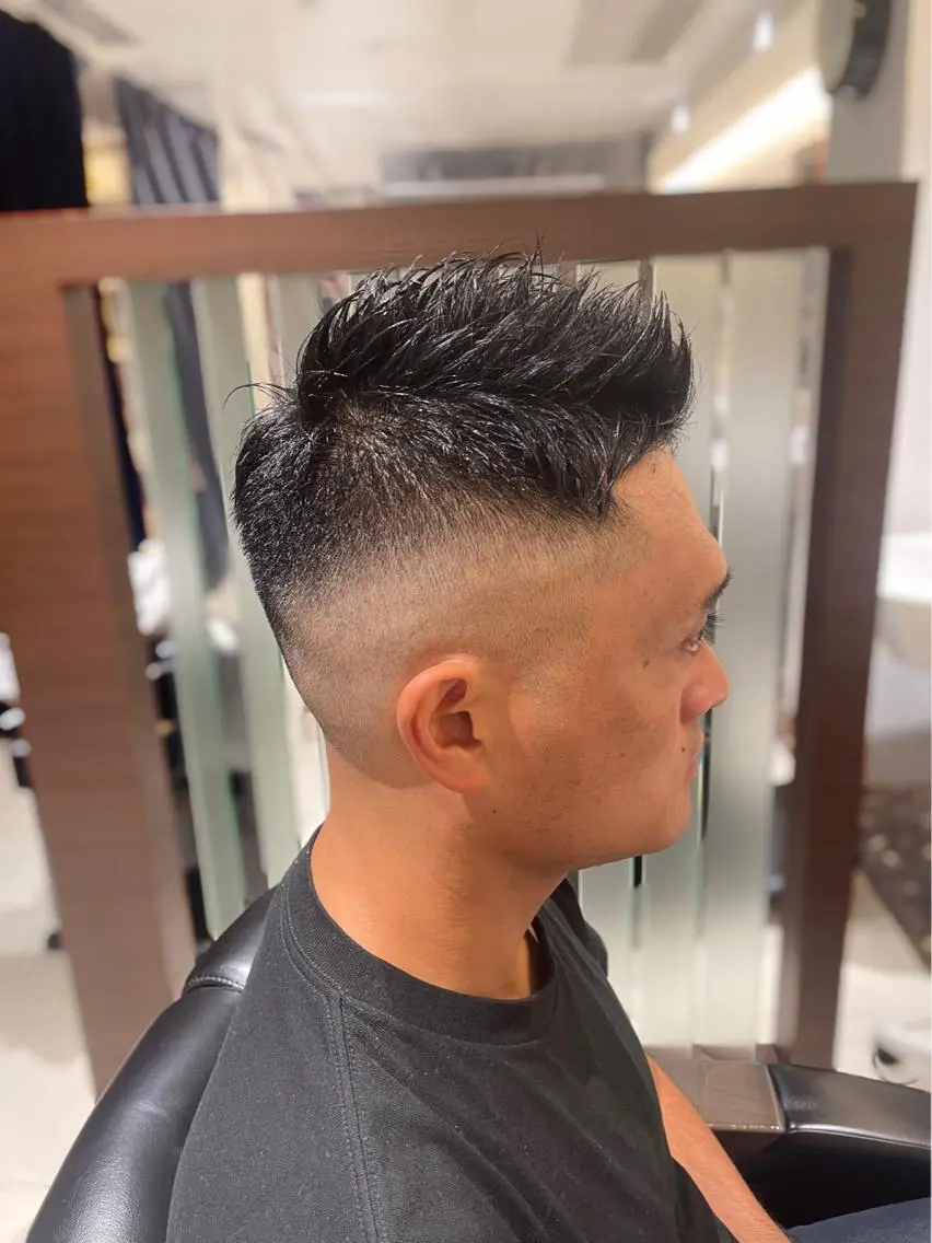 ショート パーマ メンズ フェードカット スキンフェード パーマ 岡崎 隆晟のヘアスタイル