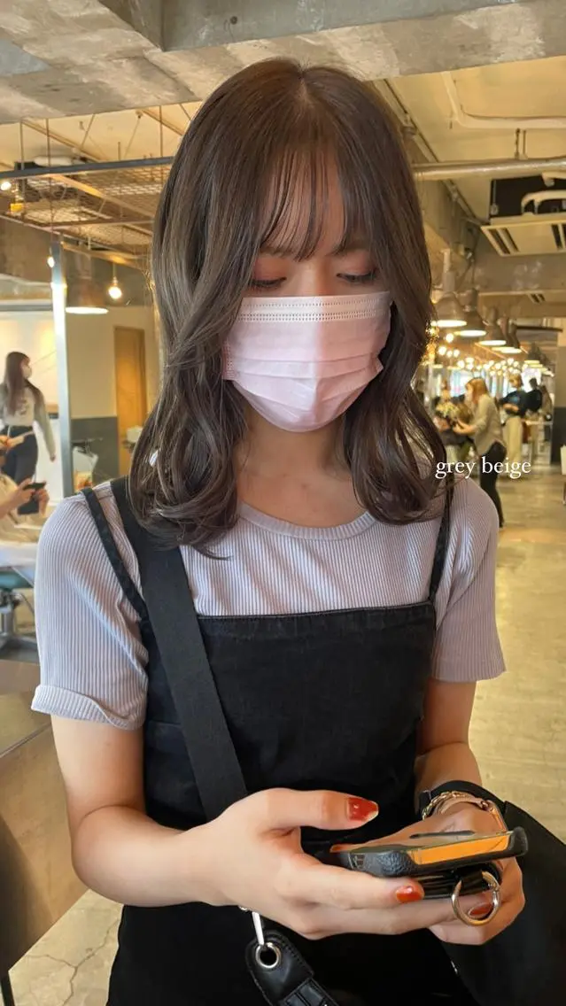 ミディアム カラー ブリーチ 透明感カラー グレージュ 海外レイヤー /NAGISAのヘアスタイル
