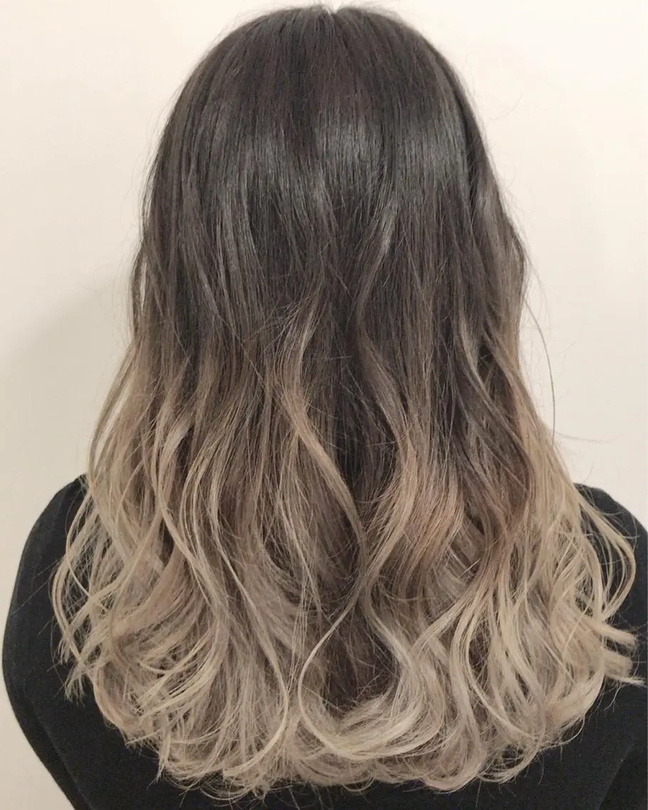 セミロング カラー ブリーチ グラデーションカラー グレージュ Cecilhair セシルヘアー神戸元町のヘアスタイル