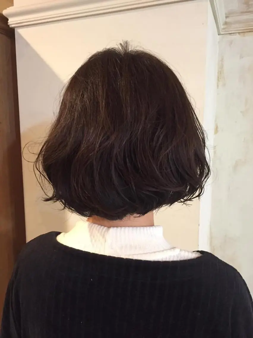 カラー ブリーチなしカラー/ 顔周りレイヤーカットのヘアスタイル