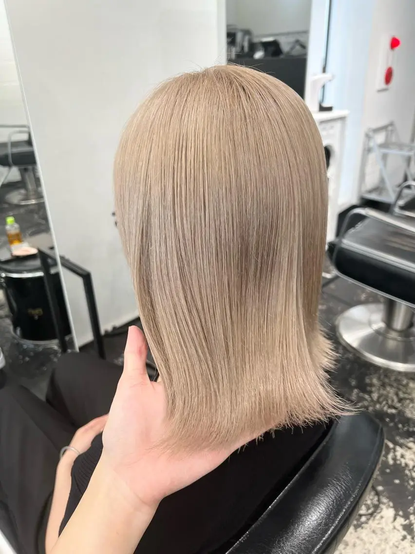 ミディアム カラー ブリーチ ケアブリーチ ダブルカラー HARU//原宿🤍 リピート率NO.1のヘアスタイル