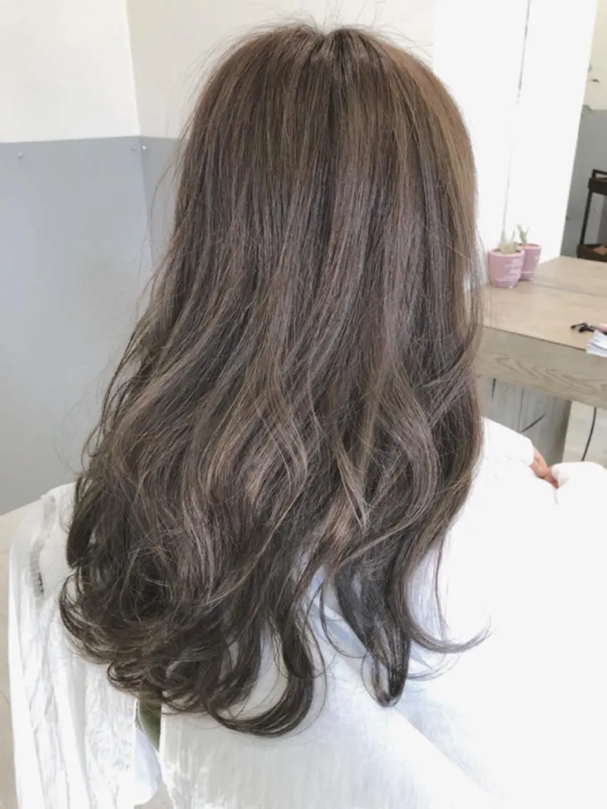 セミロング カラー ヘアアレンジ グレージュ 山田 香織のヘアスタイル