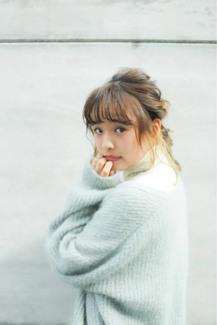 セミロング カラー ヘアアレンジ TAI透明カラー 柔らかい縮毛矯正のヘアスタイル