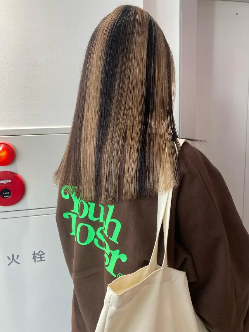 ミディアム ヘアアレンジ アイブロウ 眉カラー ハイライト ヘアカラー トリートメント 🎨ハイトーン/ 切りっぱなし みつきのヘアスタイル