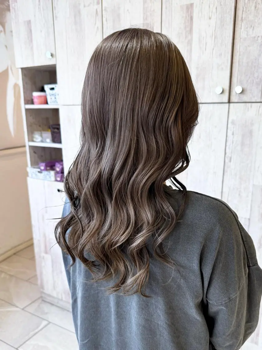 セミロング 布施 麻菜のヘアスタイル