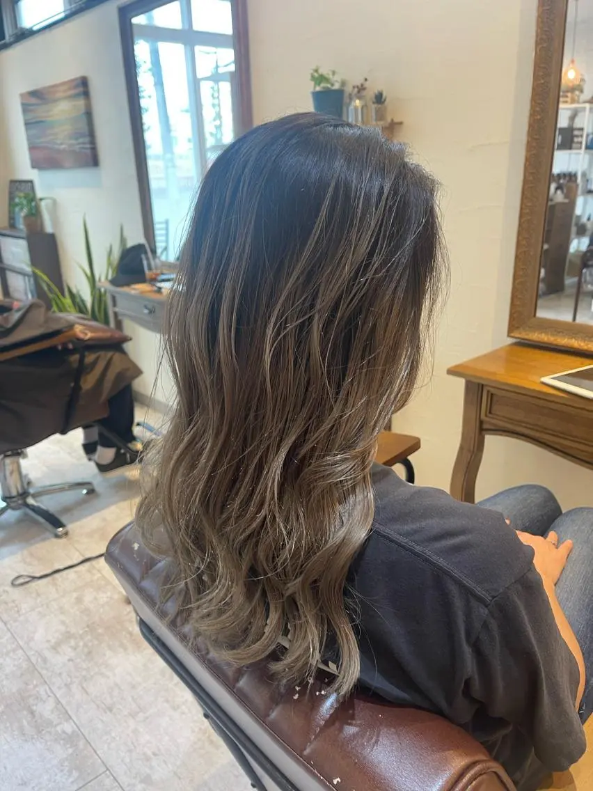 ロング レイヤーカット 🍭透明感カラー 志賀拓海🍬🌈のヘアスタイル