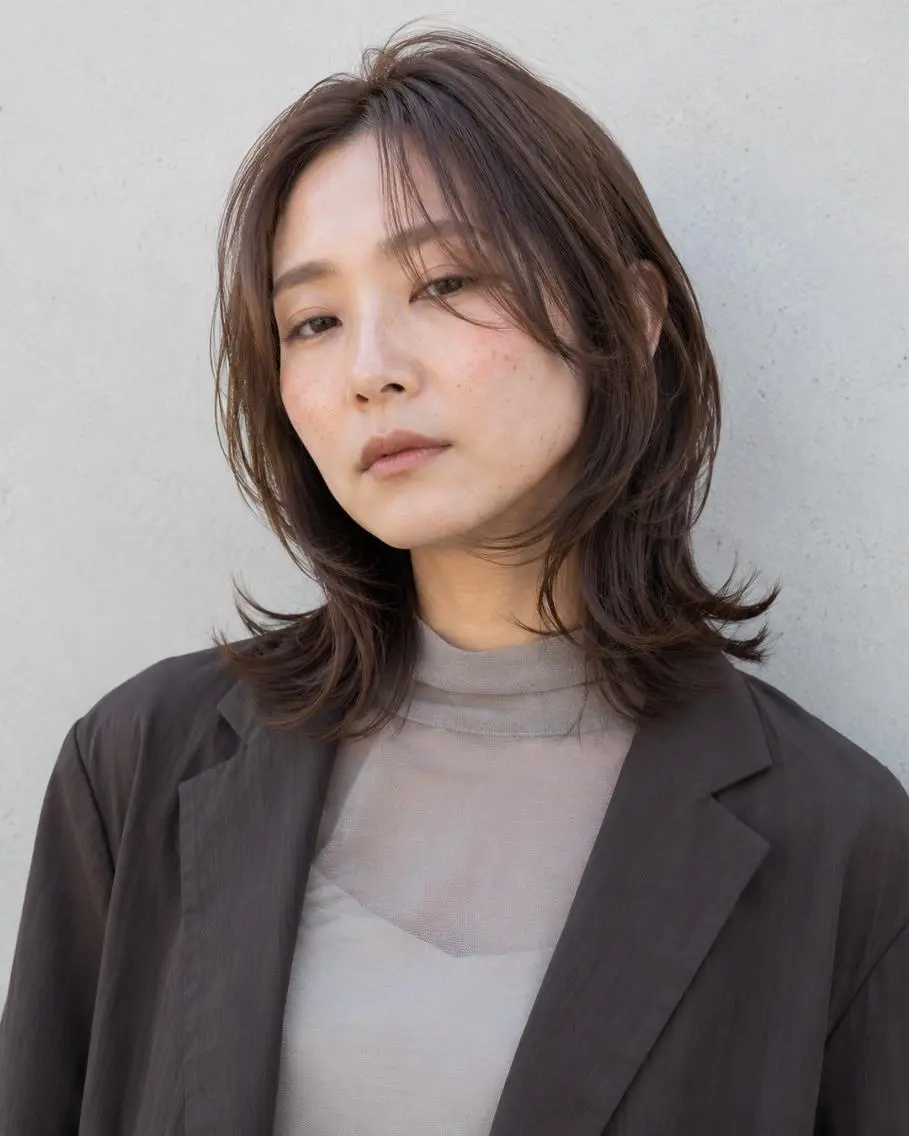 セミロング ブリーチなし透明感 カラー🌷宮部楓奈のヘアスタイル