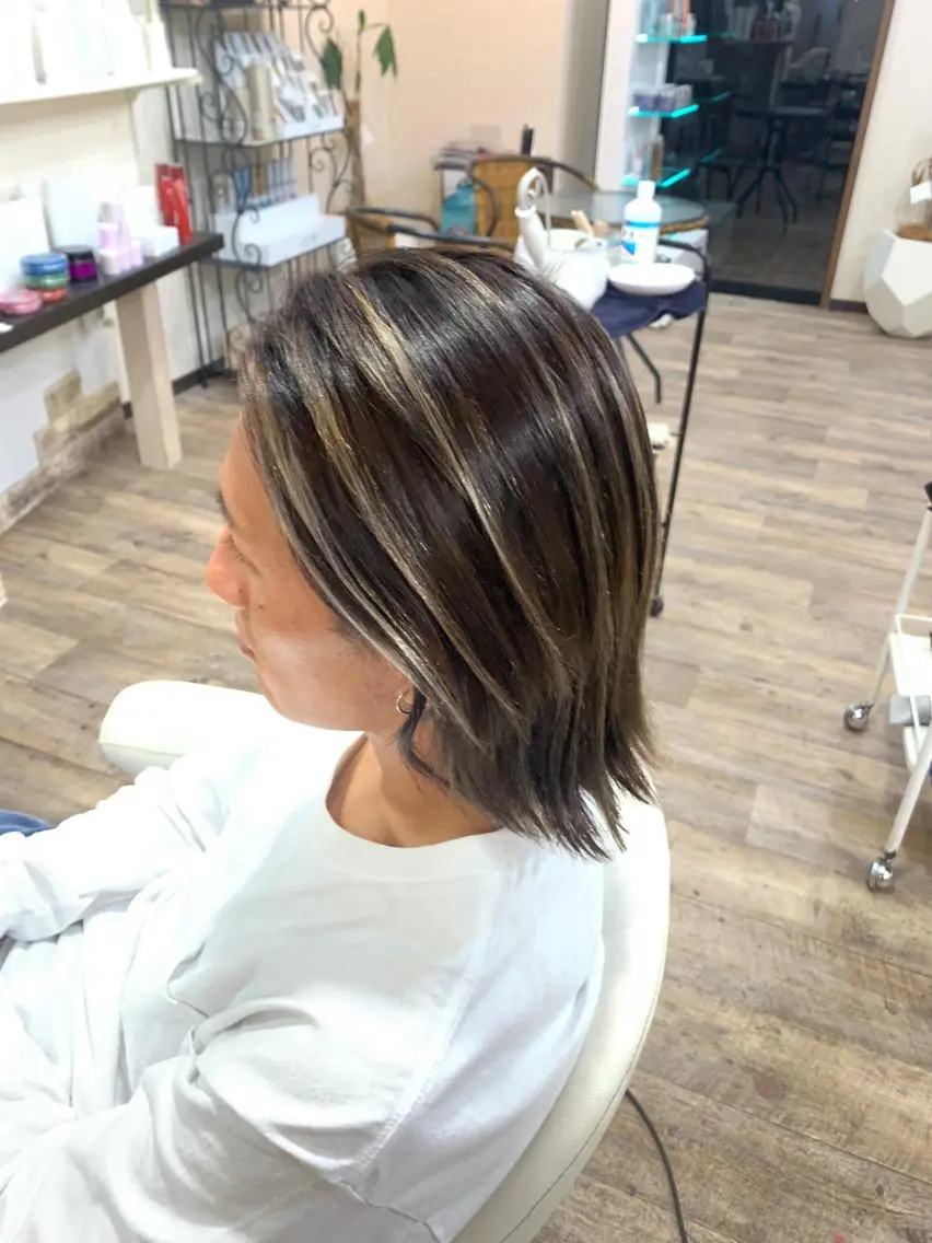 ミディアム ハイライト レディース専用🌷咲 の垢抜けブリーチ部屋のヘアスタイル