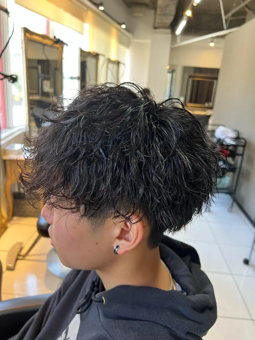 パーマ メンズ センターパート フェードカット カルマパーマ マッシュ メンズパーマ カット パーマ パーマ特化美容師 茂木広幸のヘアスタイル