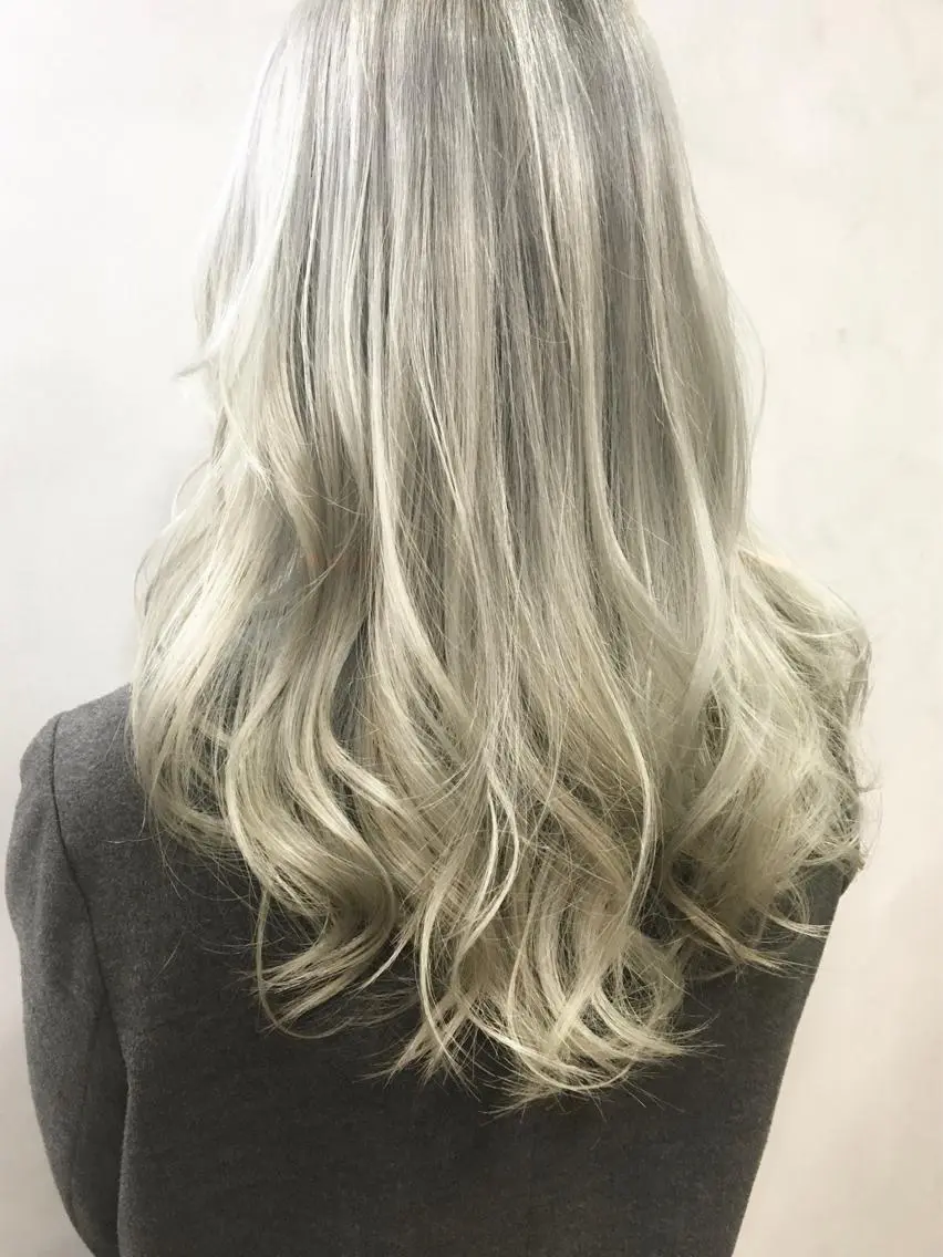 セミロング カラー 中田 敏明のヘアスタイル